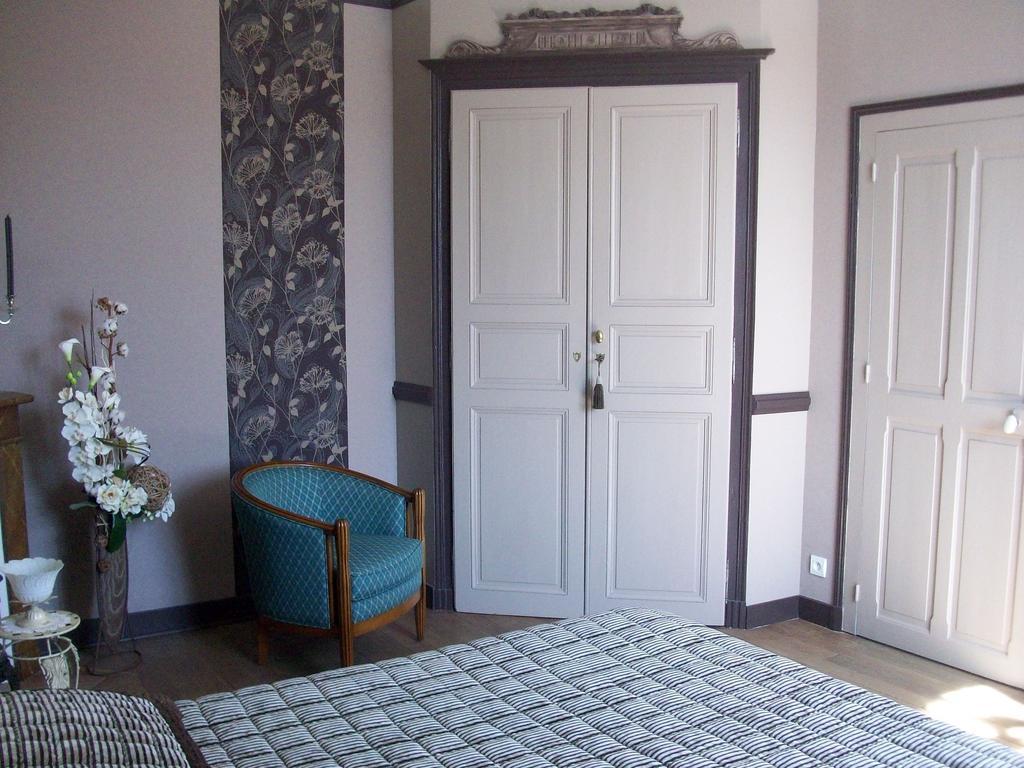 Loire, Chateaux, Et Vignes Onzain Room photo